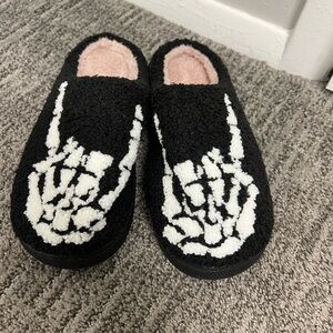 Black & White Fuzzy Skull Hand Slippers